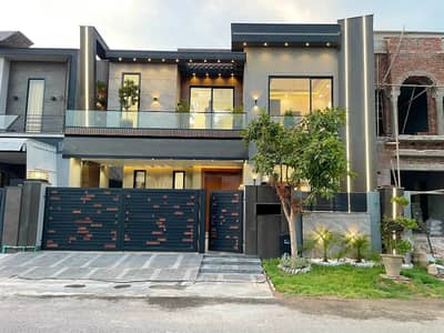 10 Marla Upper Portion Lock Option Available For Rent Bahria Town Lahore