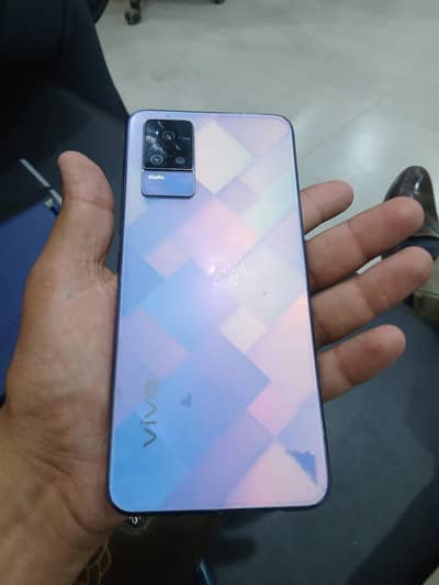 onr hand used Vivo v21e