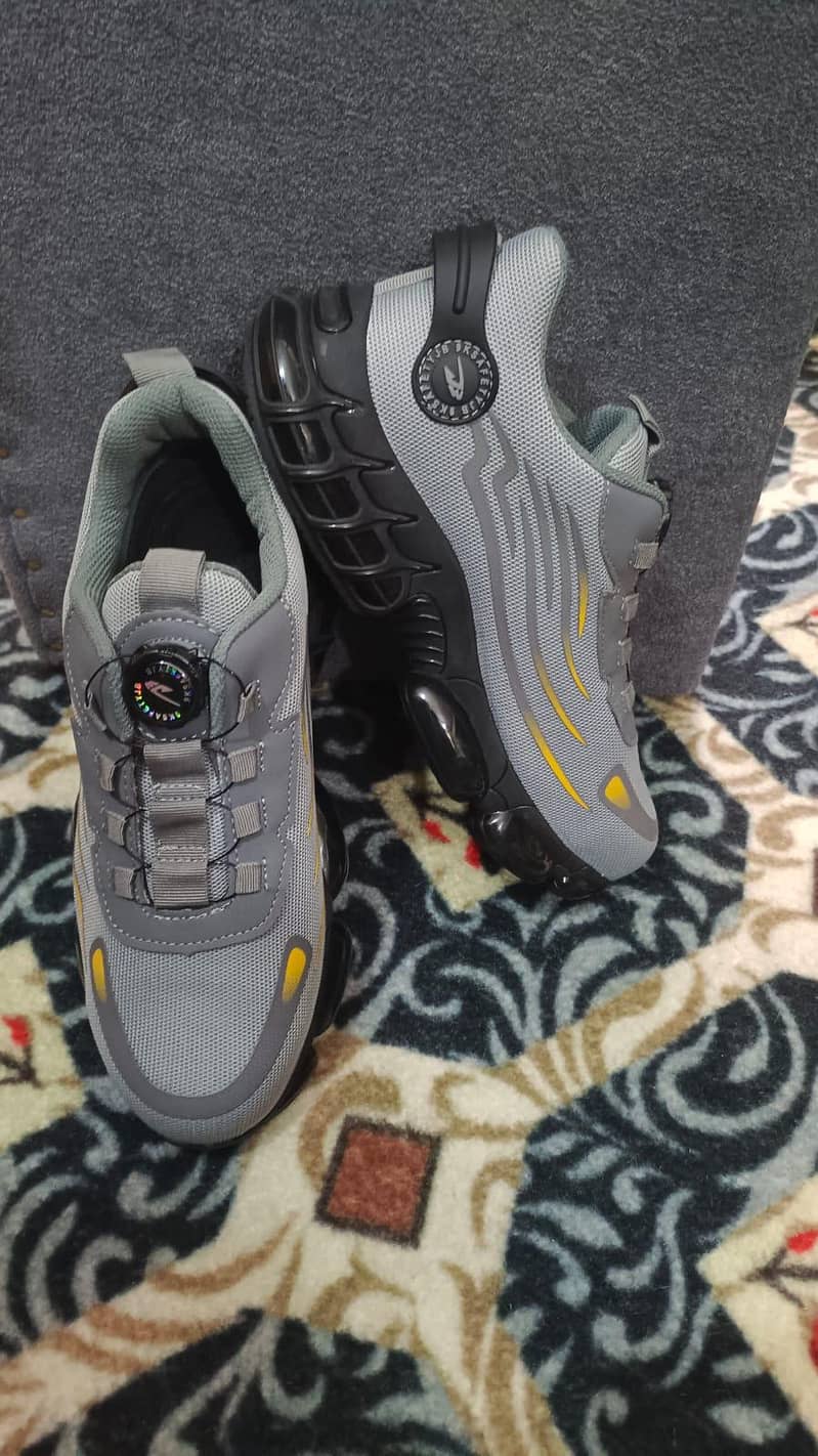 Sneakers 1