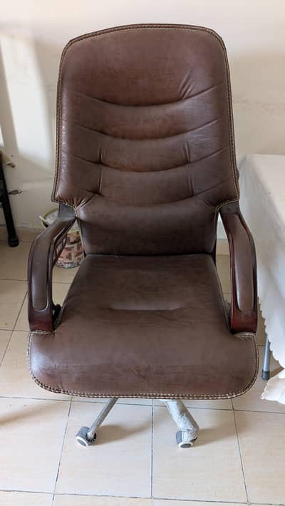 Executive office chair