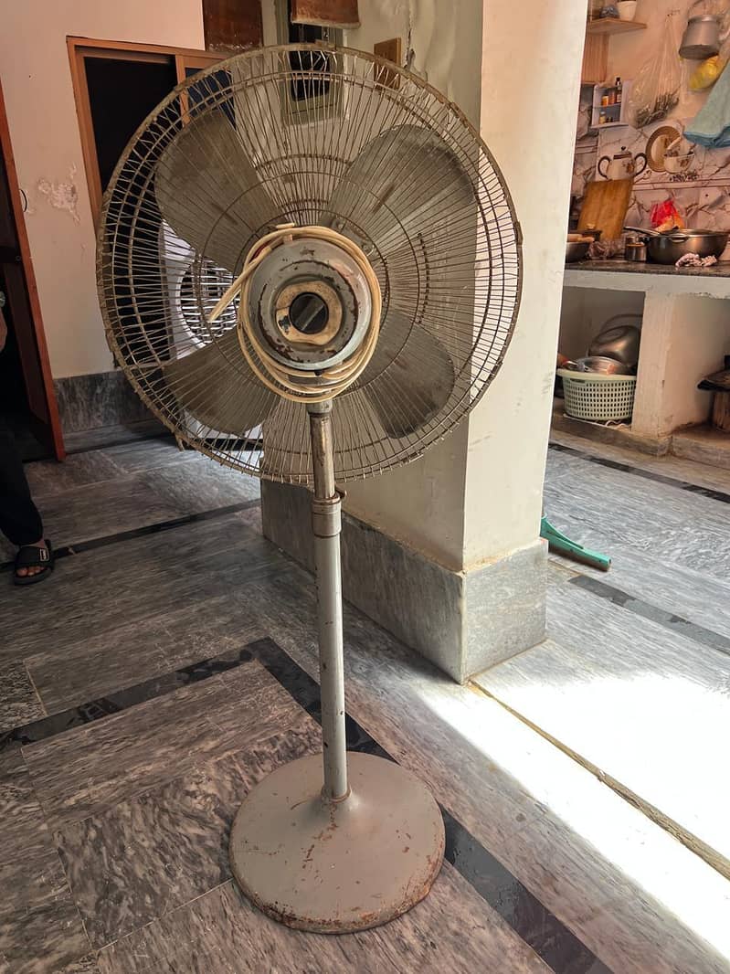 استعمال شدہ فرشی پنکھا 1