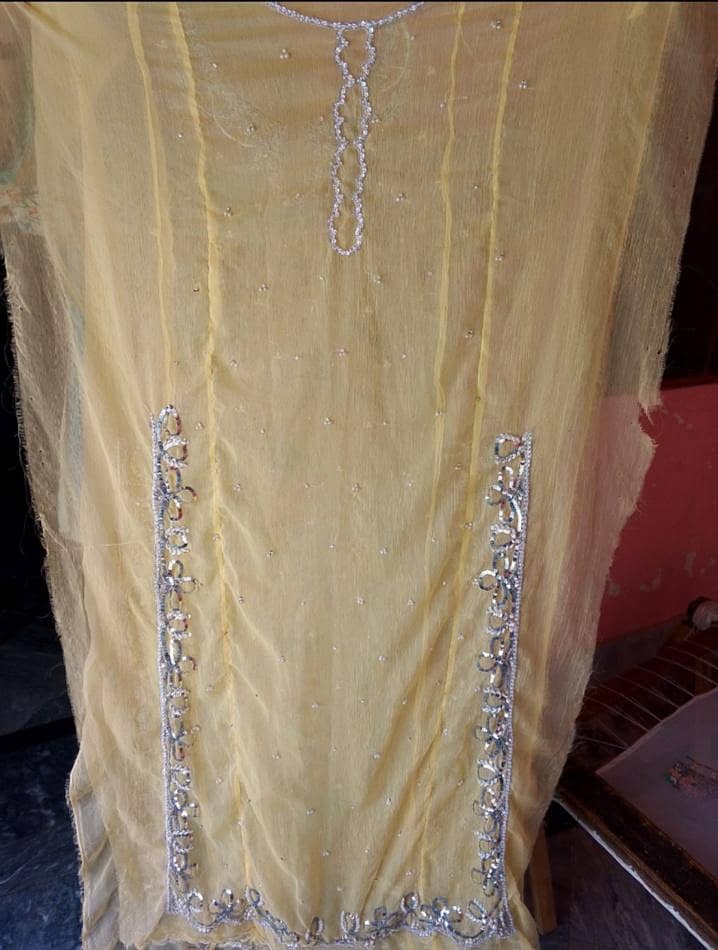 ہاتھ کی کڑھائی والے لیڈیز ڈریس 1