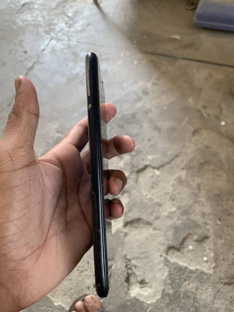 Honor 8c 3