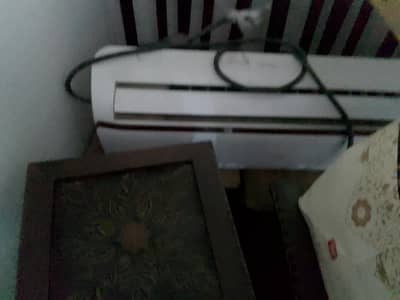 I am selling 2 ton A/C brand new condition pin pack