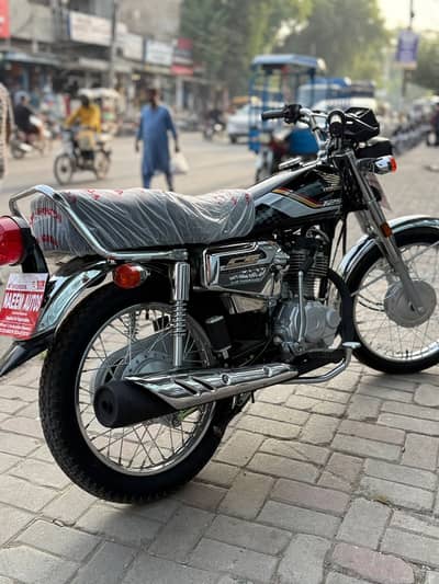 Honda 125 special edition blk