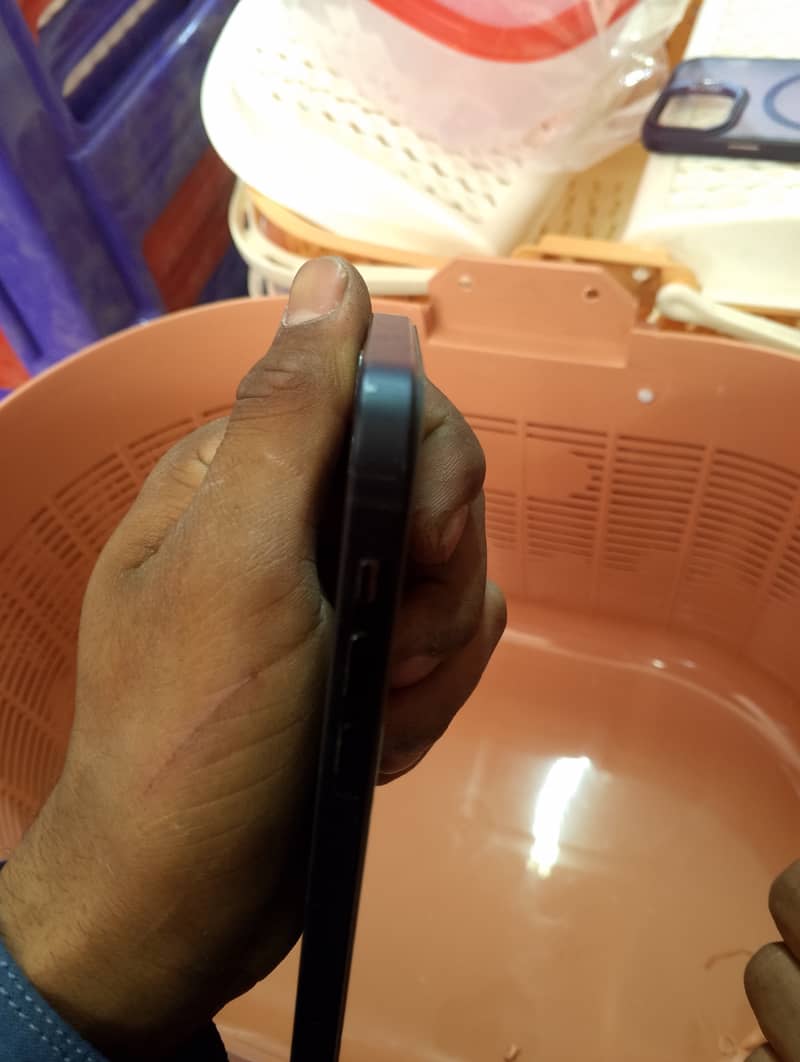 Apple iPhone 12 1