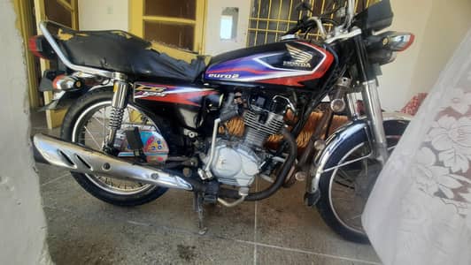 honda 125 17 model in black