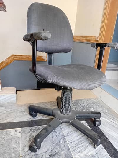 Revolving chair