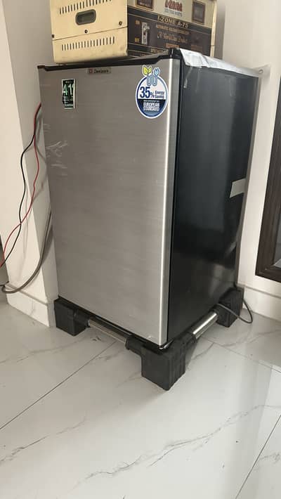 Single door fridge (DSD 4890 Silver) unused