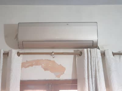 Gree 1.5 ton inverter AC used for Sale