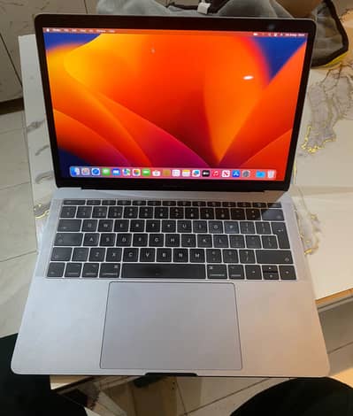 Macebook pro 2017 i5 13 inches space gray