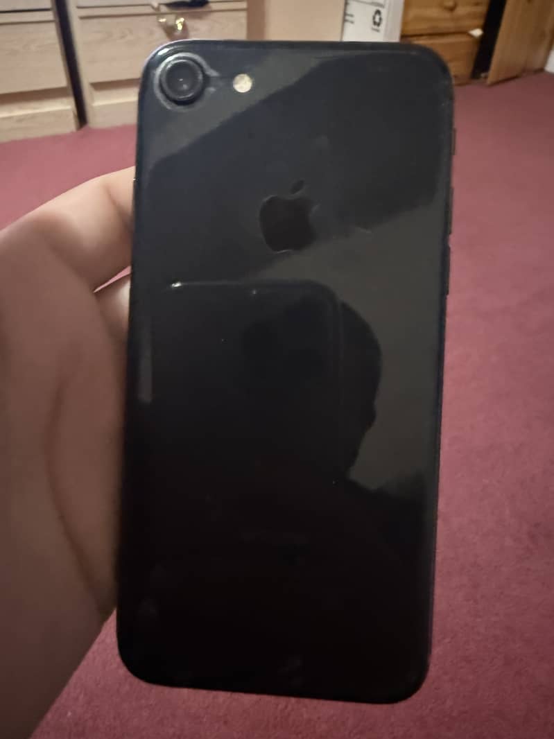 Apple iPhone 7 0