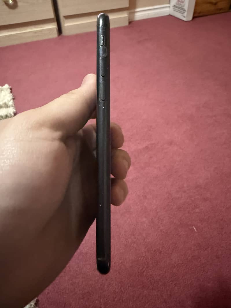 Apple iPhone 7 2