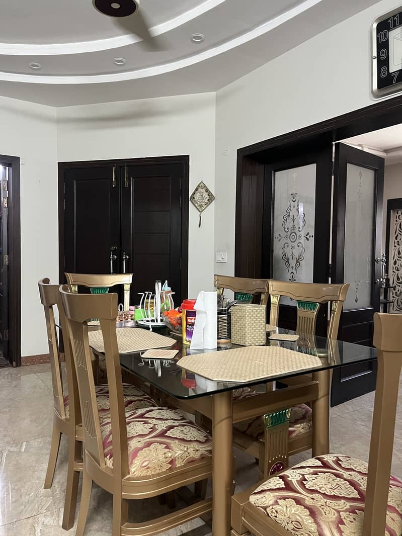 6 seater dining table 0