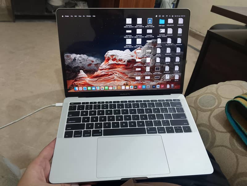 MacBook pro 2017 0