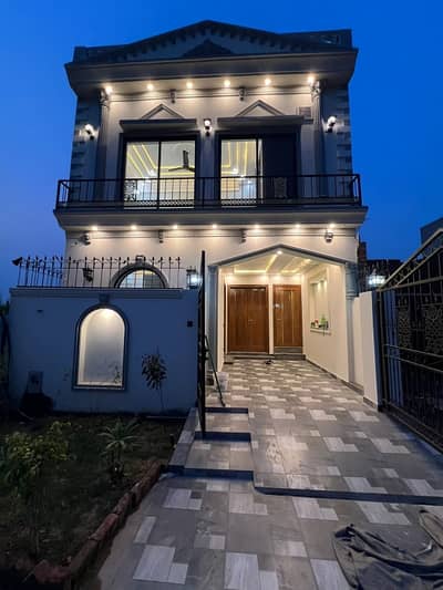 5 Marla Luxury House for Sale   4 Bed Brand New Prime Location  2 Min Drive from Ring Road  15 KM from Airport  Modern Design Al Kabir Town Phase 2