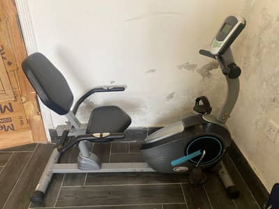 exercise gym cycle with screens and pedals