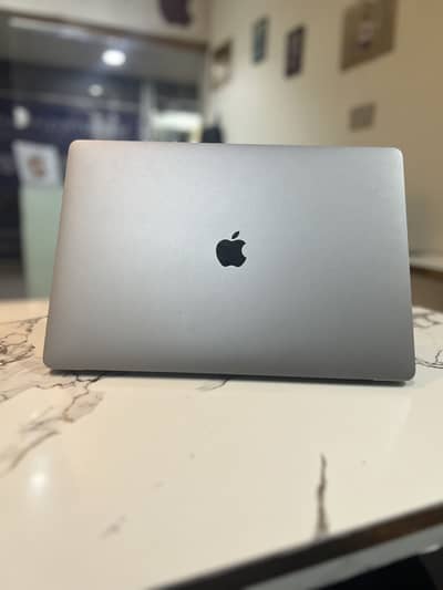 Macebook pro 2019 i9 64/2tb 16 inch 4 gb graphics card