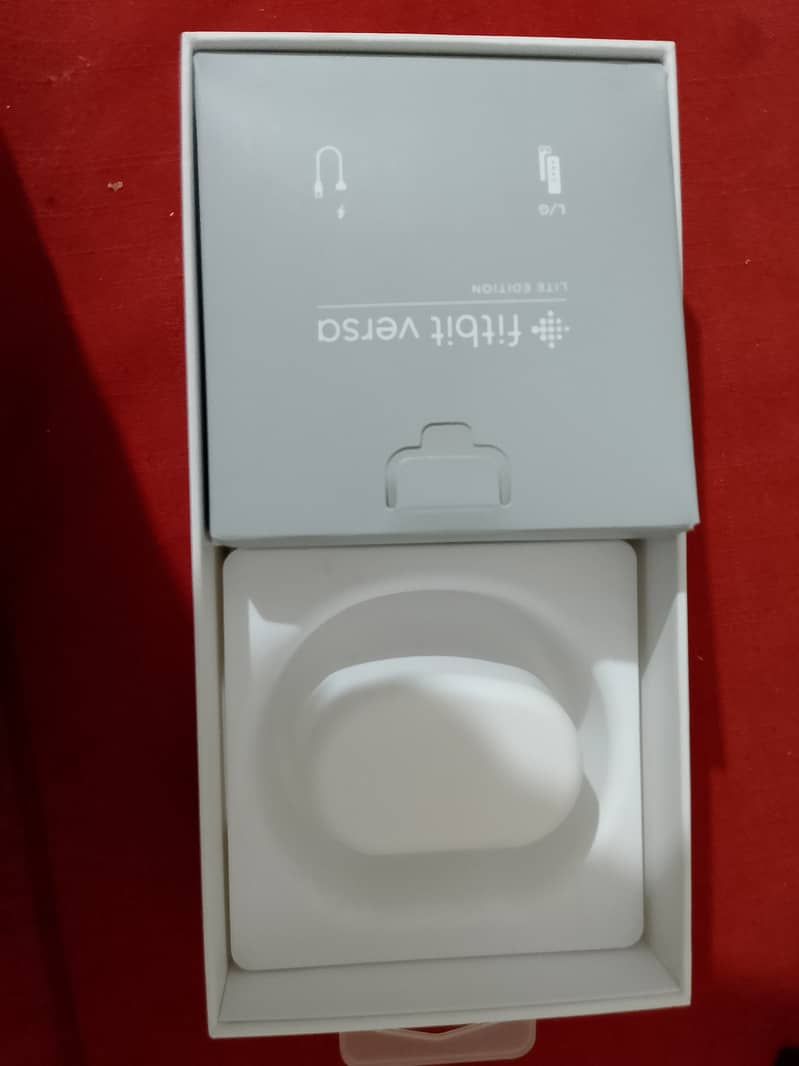 Fitbit Versa Smart Watch 0