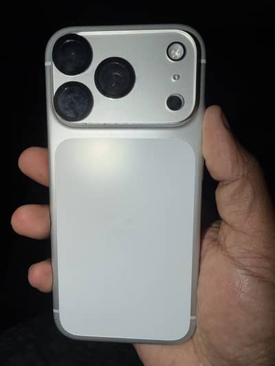 iPhone 17 pro , just few days used , kit , jv ,
