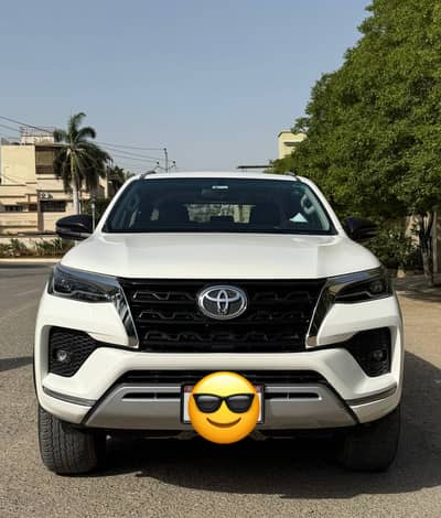 Toyota Fortuner 2.7 V Petrol (Facelift 2021) White