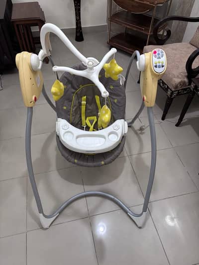 Electric Baby swing/ Baby cot