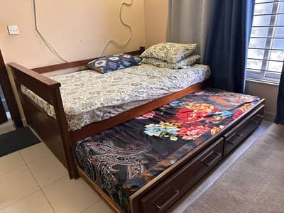 Trumble bed with 2 mattresses