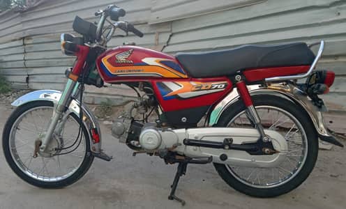 Honda CD-70 2015 model Red colour 70cc for sale