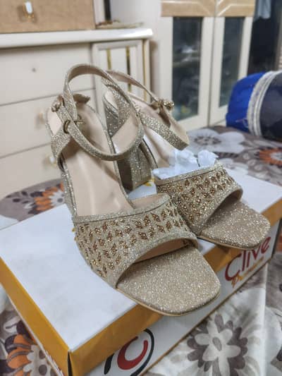 brand new heel sendle