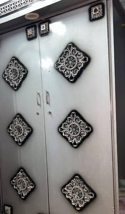 almari for sale two door urgent sale full neat and clean