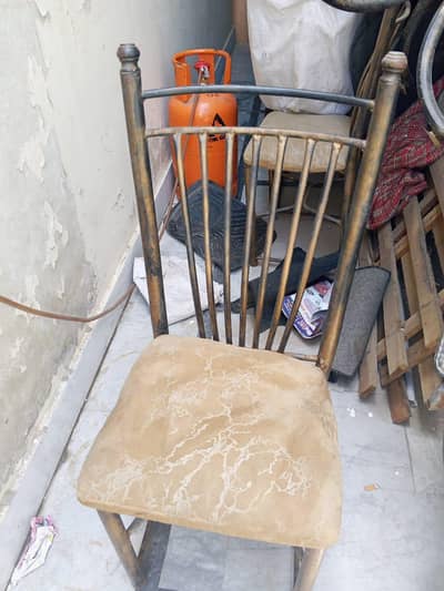 4 chairs look like new