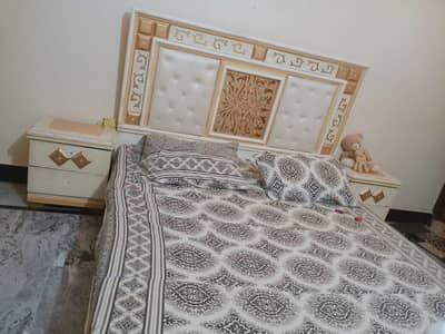 bed with side corner dressing with 3 door almari