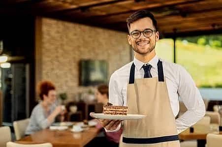 Need waiter / food server for pizza restaurant in faisalabad
