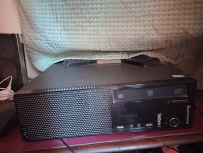 computer desktop Lenovo core I 3 . . good condition