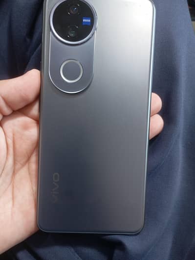 Vivo v50 12/256 5G under warranty.