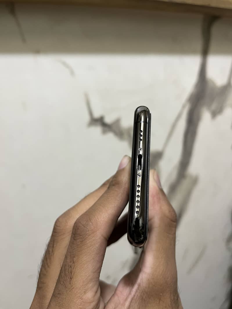 iPhone 11 Pro 1