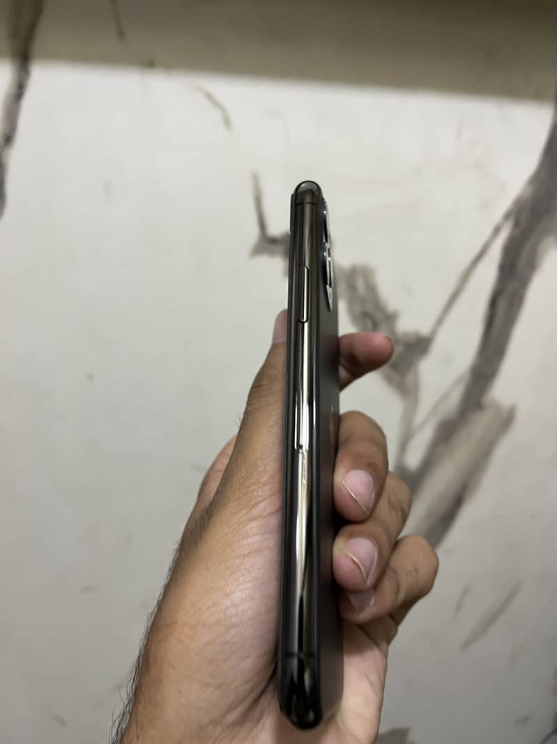 iPhone 11 Pro 3