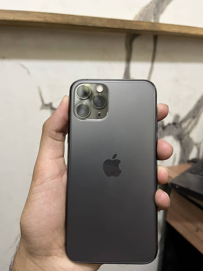 iPhone 11 Pro 4