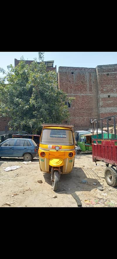 Auto louder 200 cc   CNG