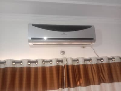 1.5 ton split ac in excellent condition