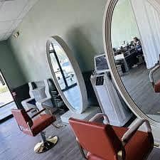 Female Required For salon & Spa good salary pick and drop Available