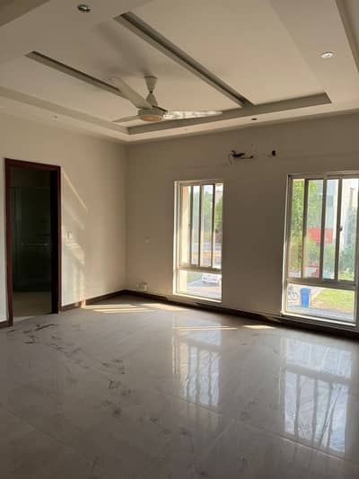 Bahria orchard Lahore 5marla flat for rent brand new first entry