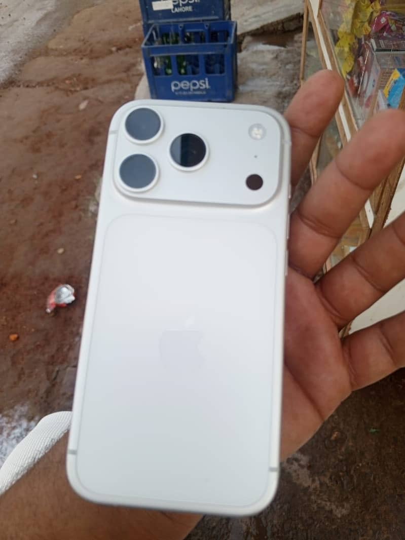 iPhone 17 Pro 4