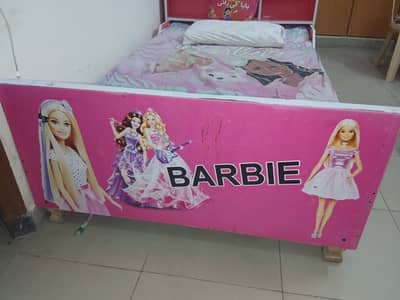 Kid’s barbie theme bed
