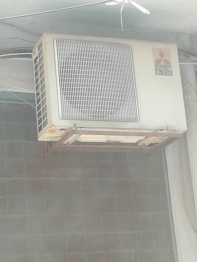 MIISTIBUSHI SPLIT IN EXCELLENT CONDITION AVAILABLE AT BEADON RD, LHR