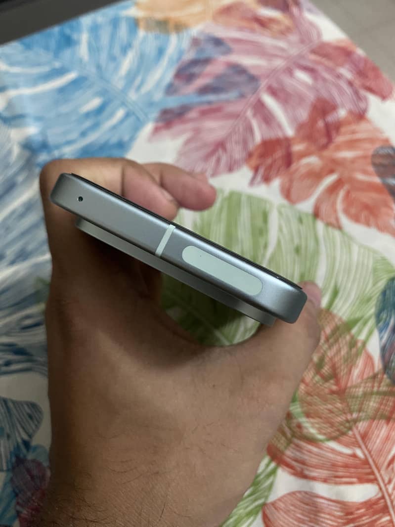 Google Pixel 9 5