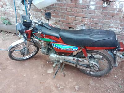 2 hund bike for urgent sale Karna hai 03214608971