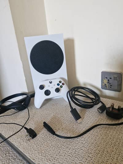 Xbox series S (with digital games)