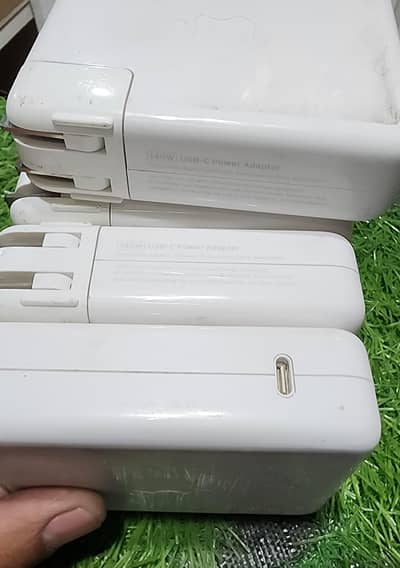 Apple 140w type-C charger