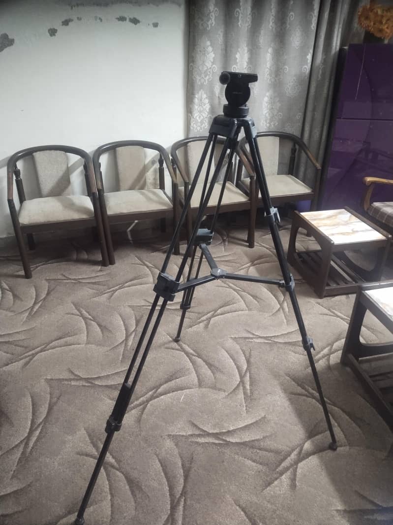 camera stand 1